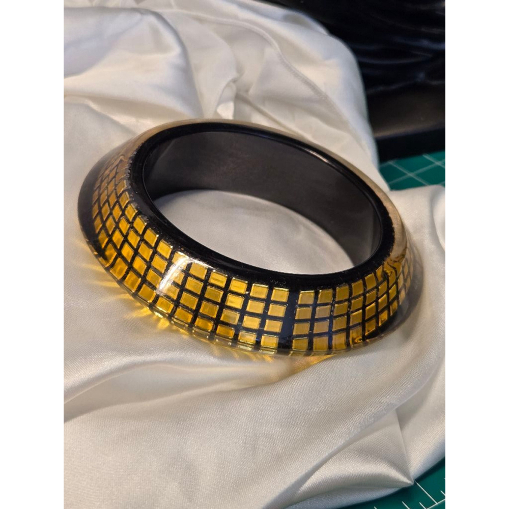 Vintage bracelet lucite gold tone rock & roll modernist